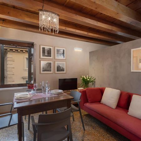 Residenza Roccamaggiore เวโรนา ภายนอก รูปภาพ