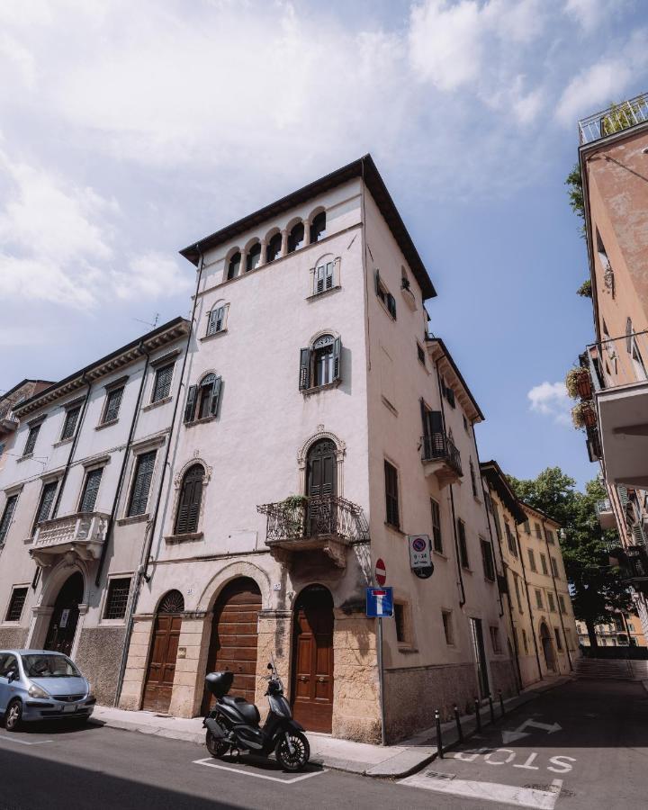 Residenza Roccamaggiore เวโรนา ภายนอก รูปภาพ