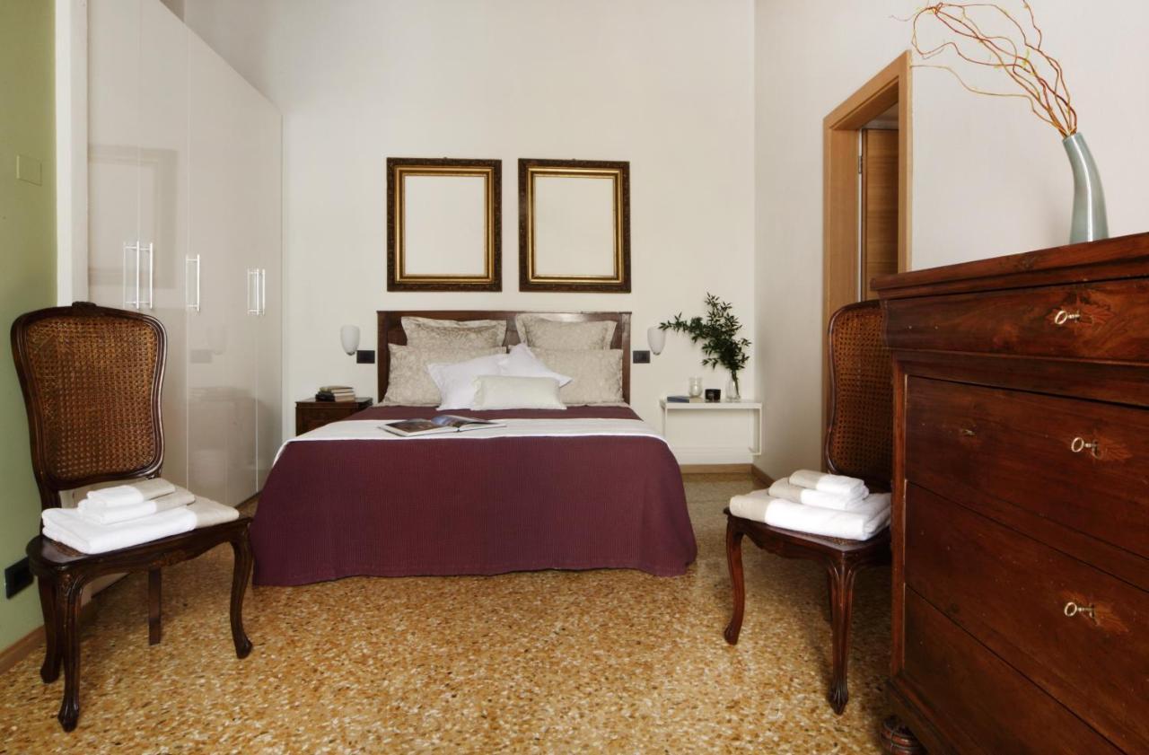Residenza Roccamaggiore เวโรนา ภายนอก รูปภาพ