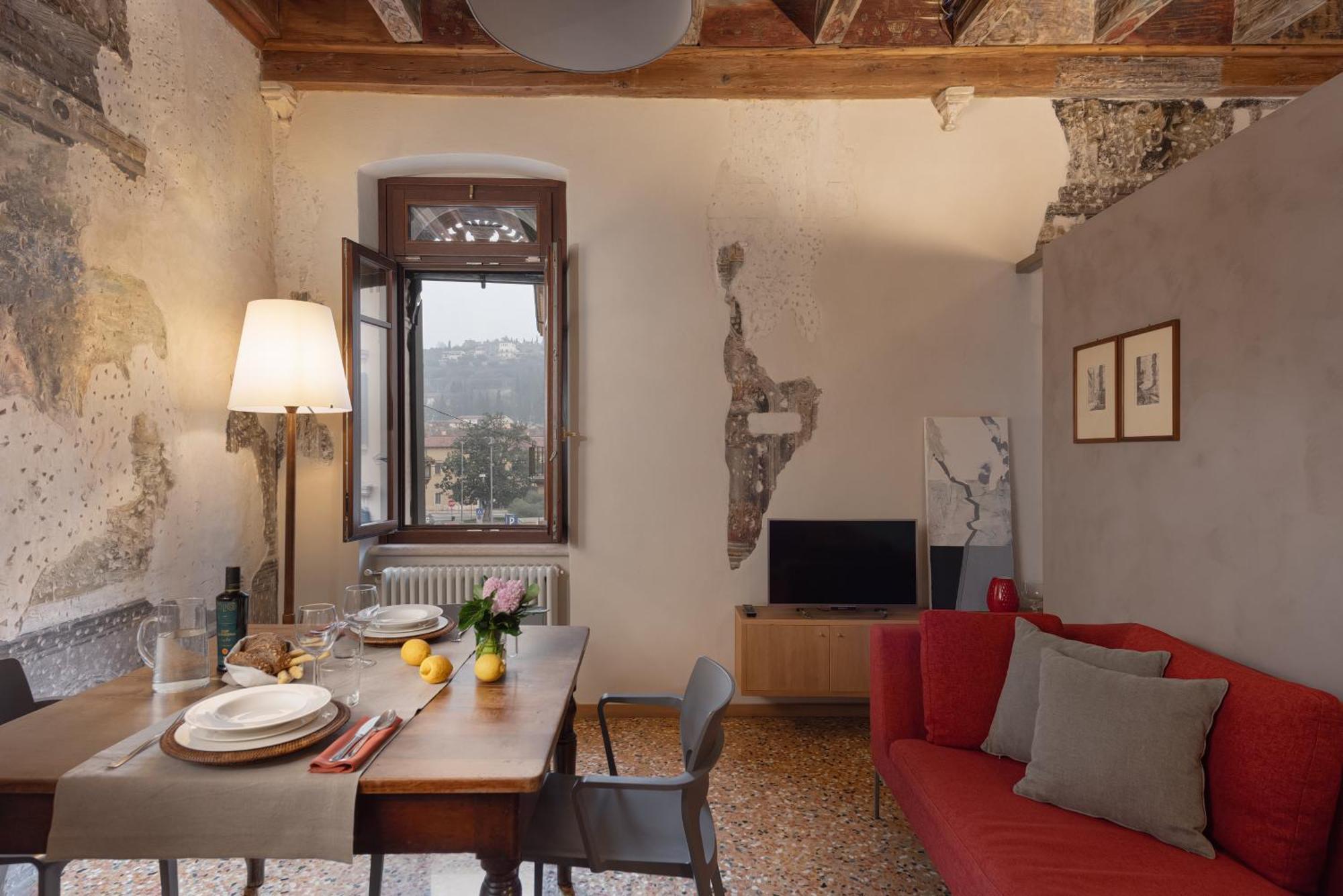 Residenza Roccamaggiore เวโรนา ภายนอก รูปภาพ