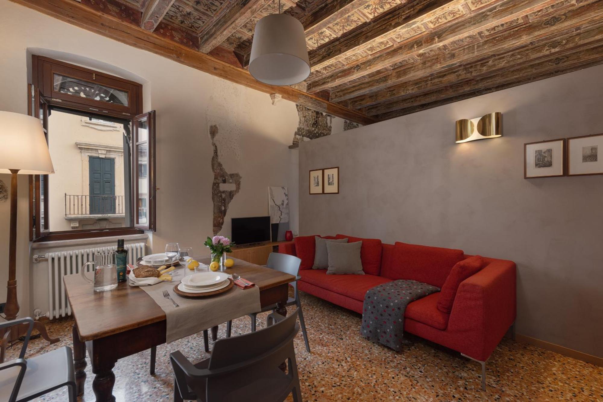 Residenza Roccamaggiore เวโรนา ภายนอก รูปภาพ