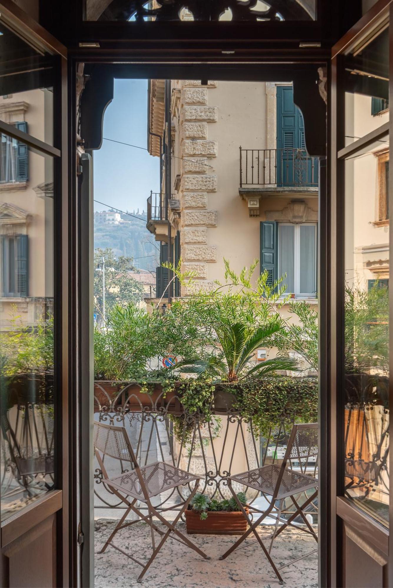 Residenza Roccamaggiore เวโรนา ภายนอก รูปภาพ