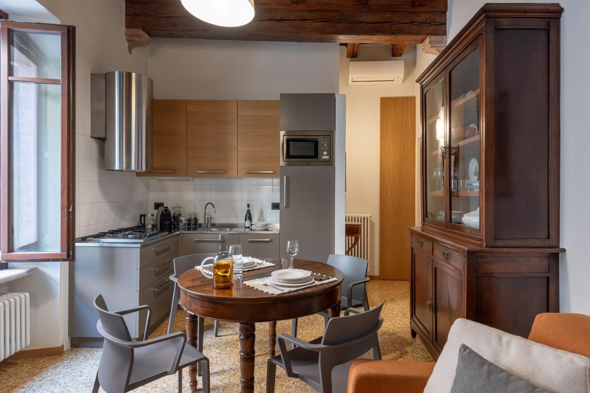 Residenza Roccamaggiore เวโรนา ภายนอก รูปภาพ