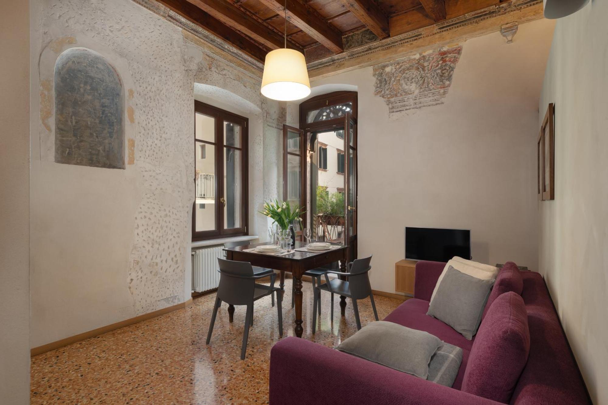 Residenza Roccamaggiore เวโรนา ภายนอก รูปภาพ