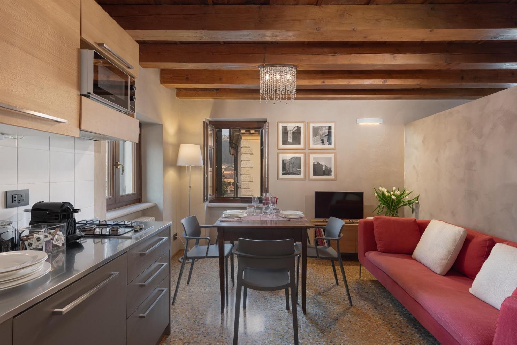 Residenza Roccamaggiore เวโรนา ภายนอก รูปภาพ