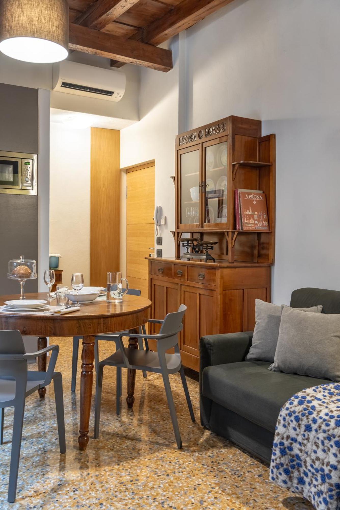 Residenza Roccamaggiore เวโรนา ภายนอก รูปภาพ