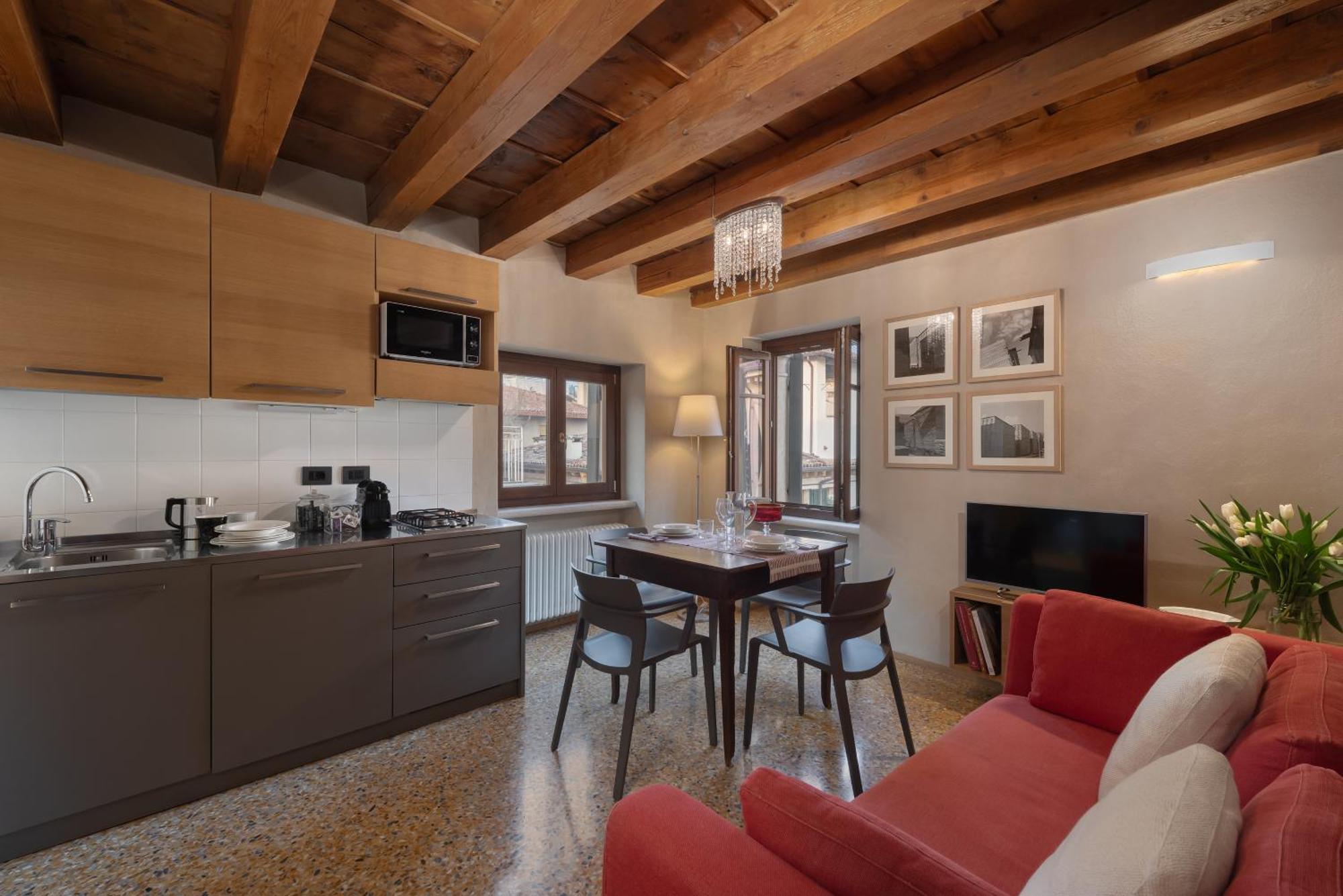 Residenza Roccamaggiore เวโรนา ภายนอก รูปภาพ
