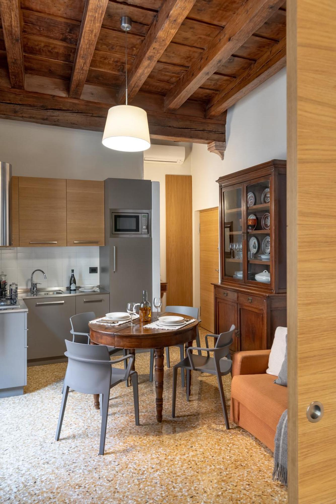 Residenza Roccamaggiore เวโรนา ภายนอก รูปภาพ