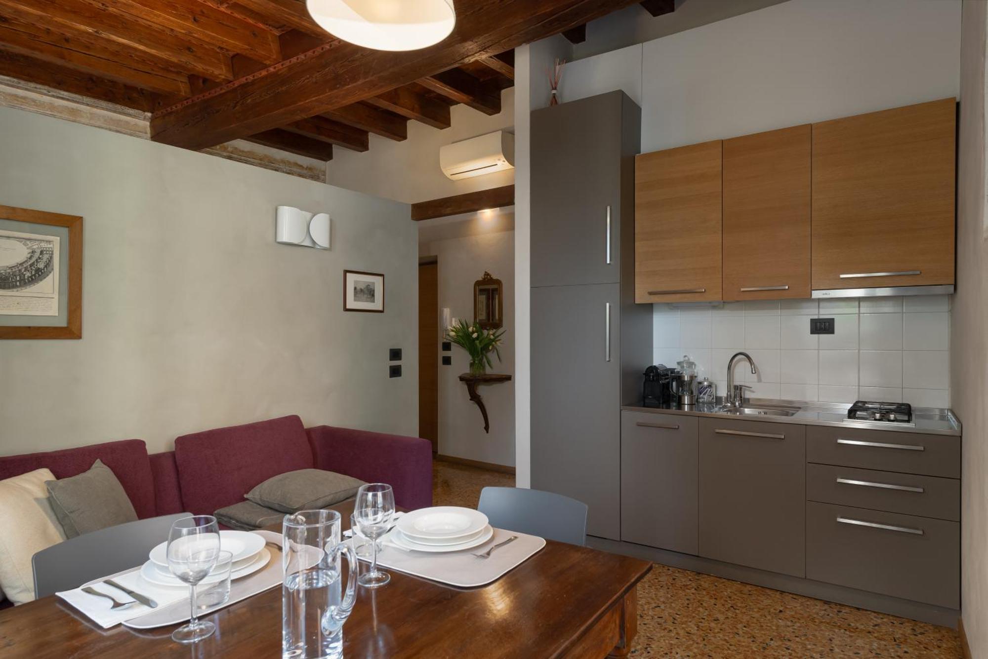 Residenza Roccamaggiore เวโรนา ภายนอก รูปภาพ