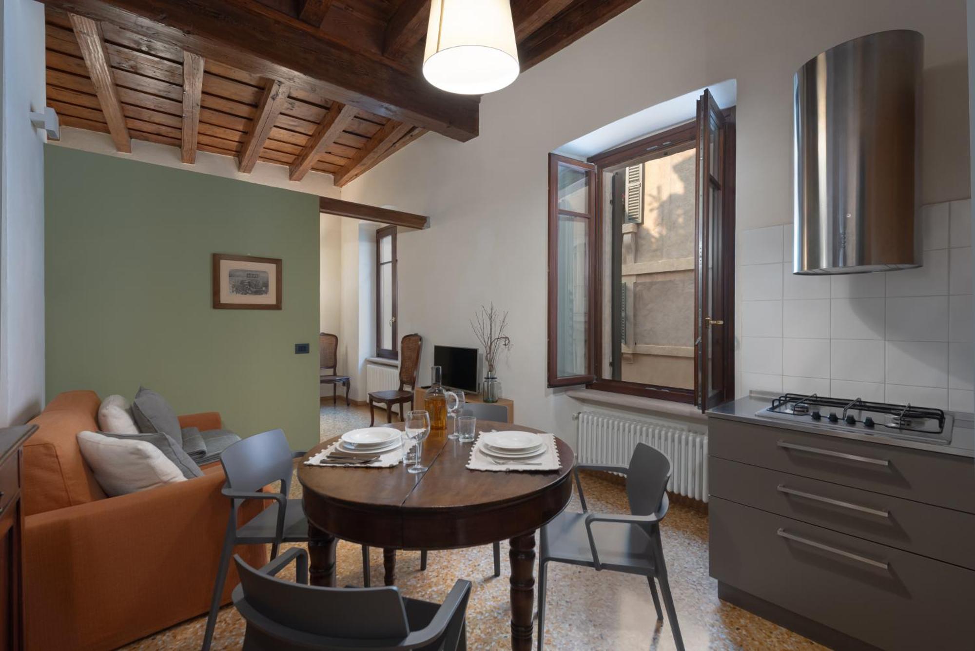 Residenza Roccamaggiore เวโรนา ภายนอก รูปภาพ