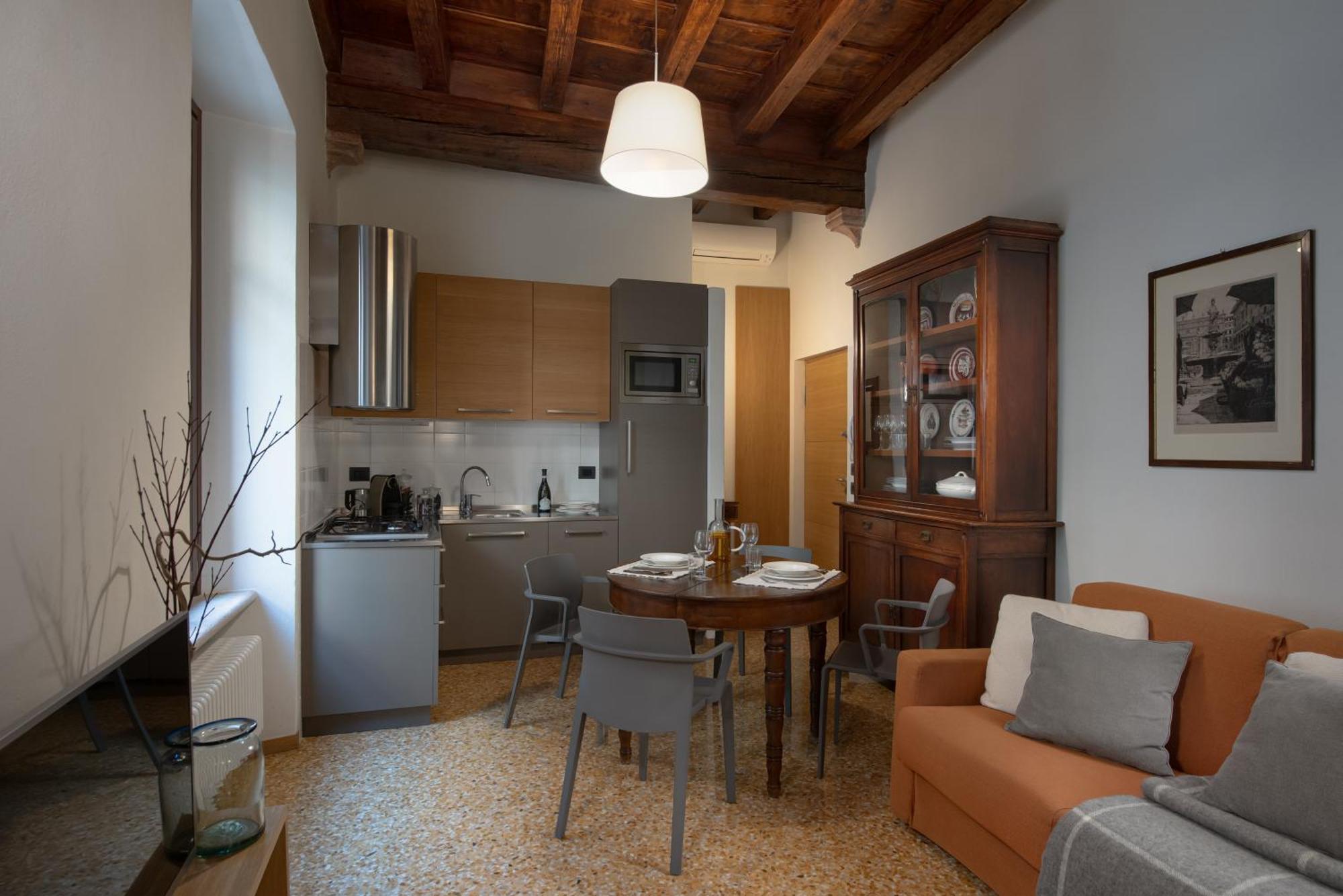 Residenza Roccamaggiore เวโรนา ภายนอก รูปภาพ