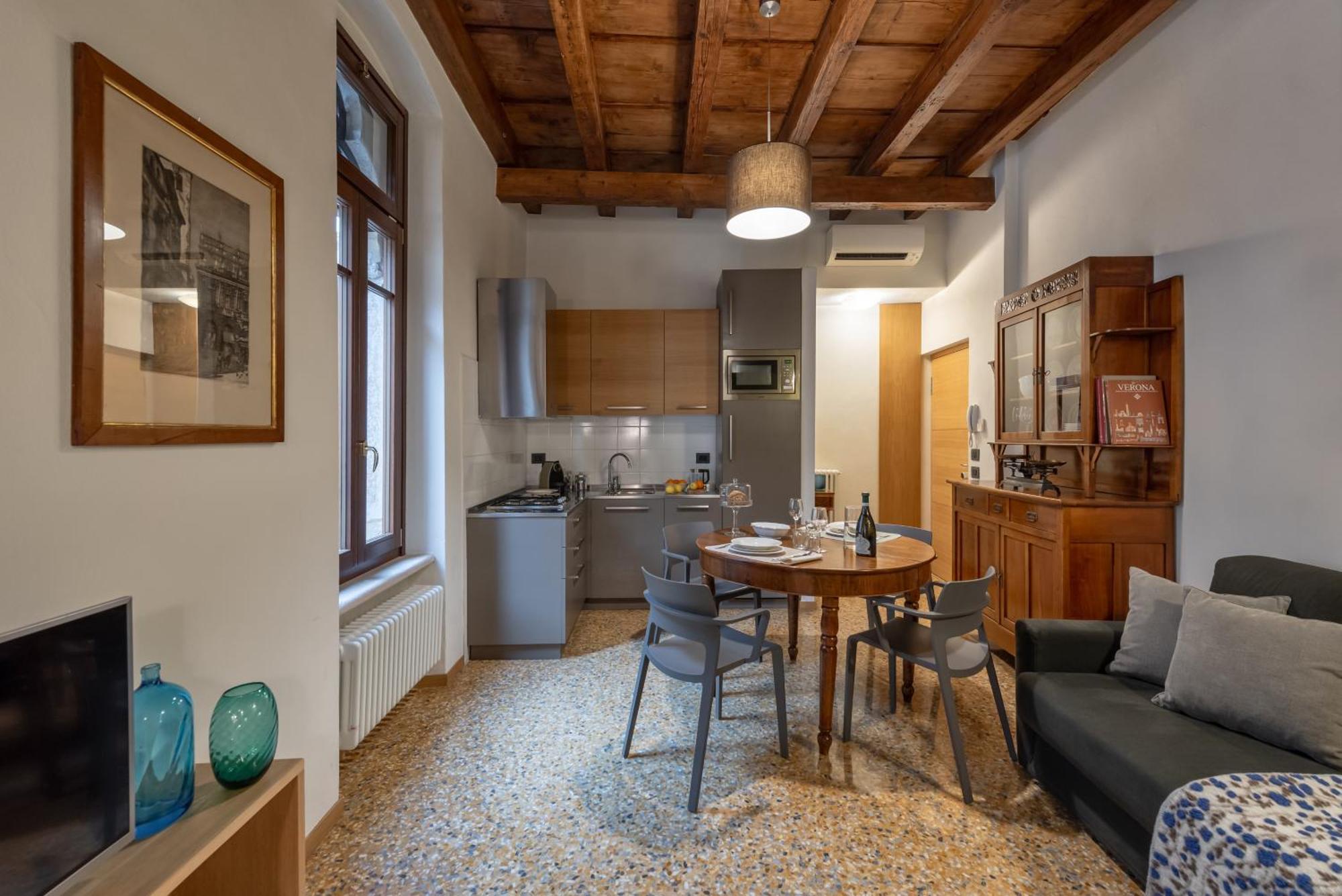 Residenza Roccamaggiore เวโรนา ภายนอก รูปภาพ