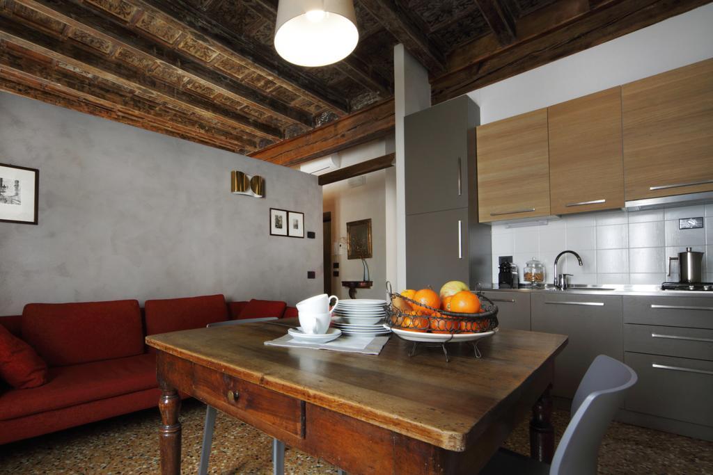 Residenza Roccamaggiore เวโรนา ภายนอก รูปภาพ